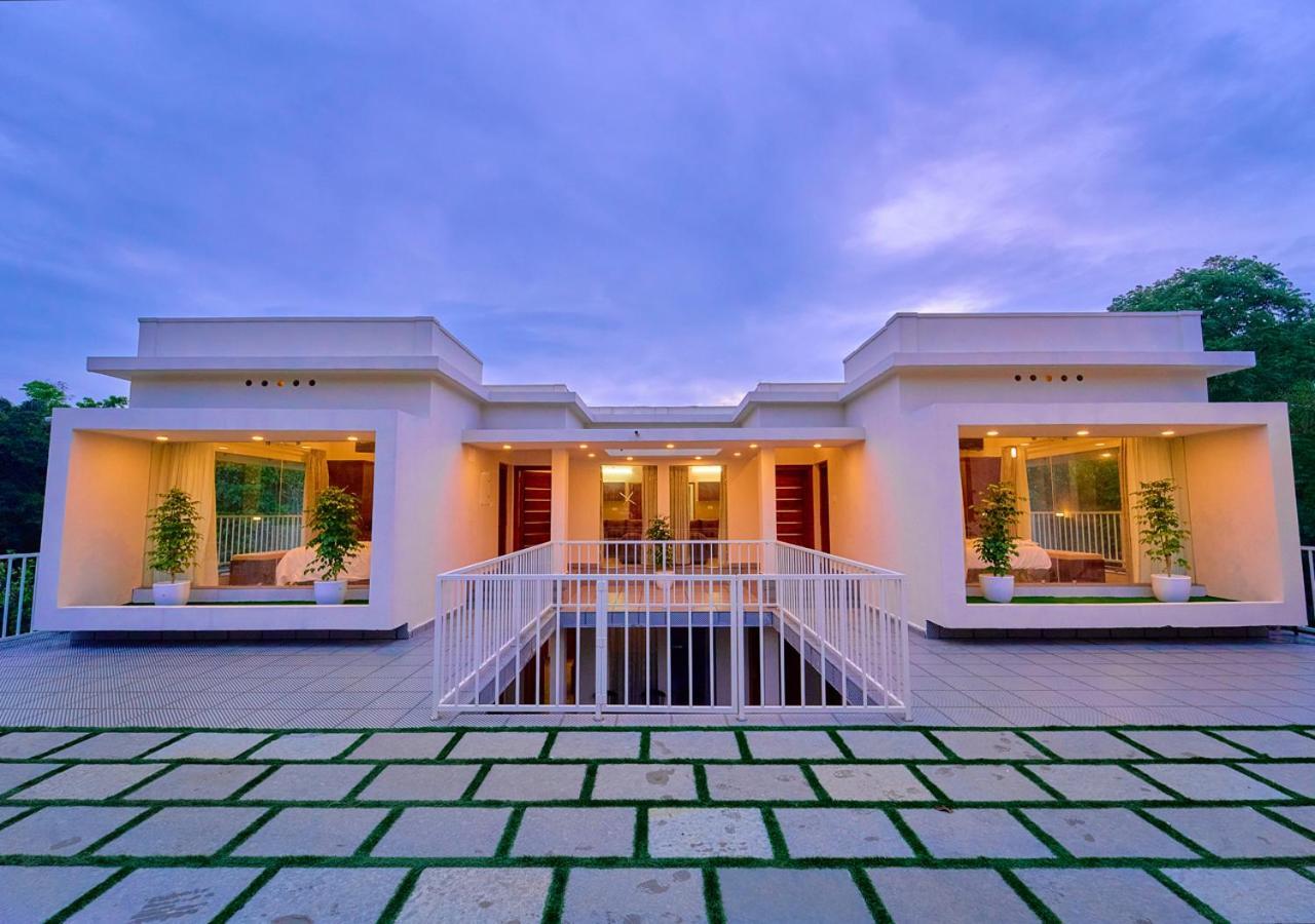 Glen Castle Vagamon Pool Resort By Voye Homes Exterior foto
